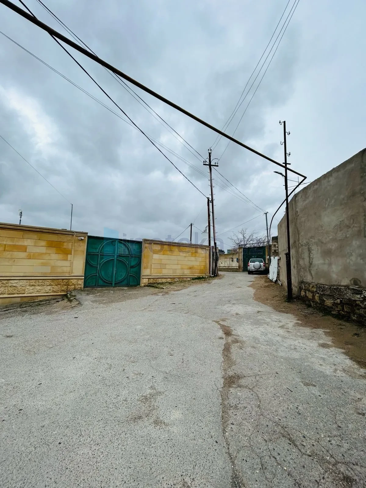 Satılır 8 otaqlı mənzil 600 m²