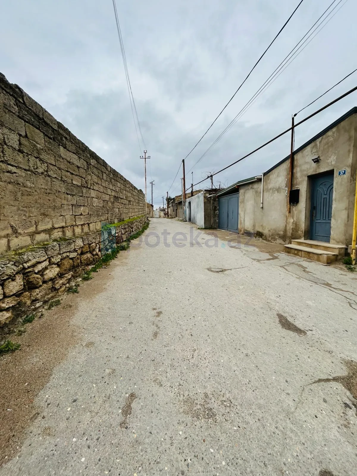 Satılır 8 otaqlı mənzil 600 m²