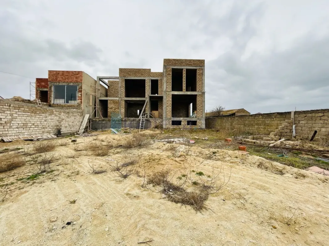 Satılır 8 otaqlı mənzil 600 m²