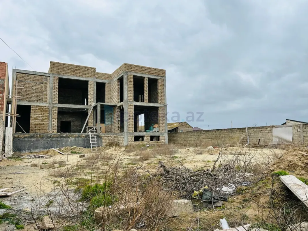 Satılır 8 otaqlı mənzil 600 m²