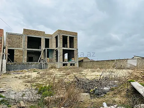 Satılır 8 otaqlı mənzil 600 m²