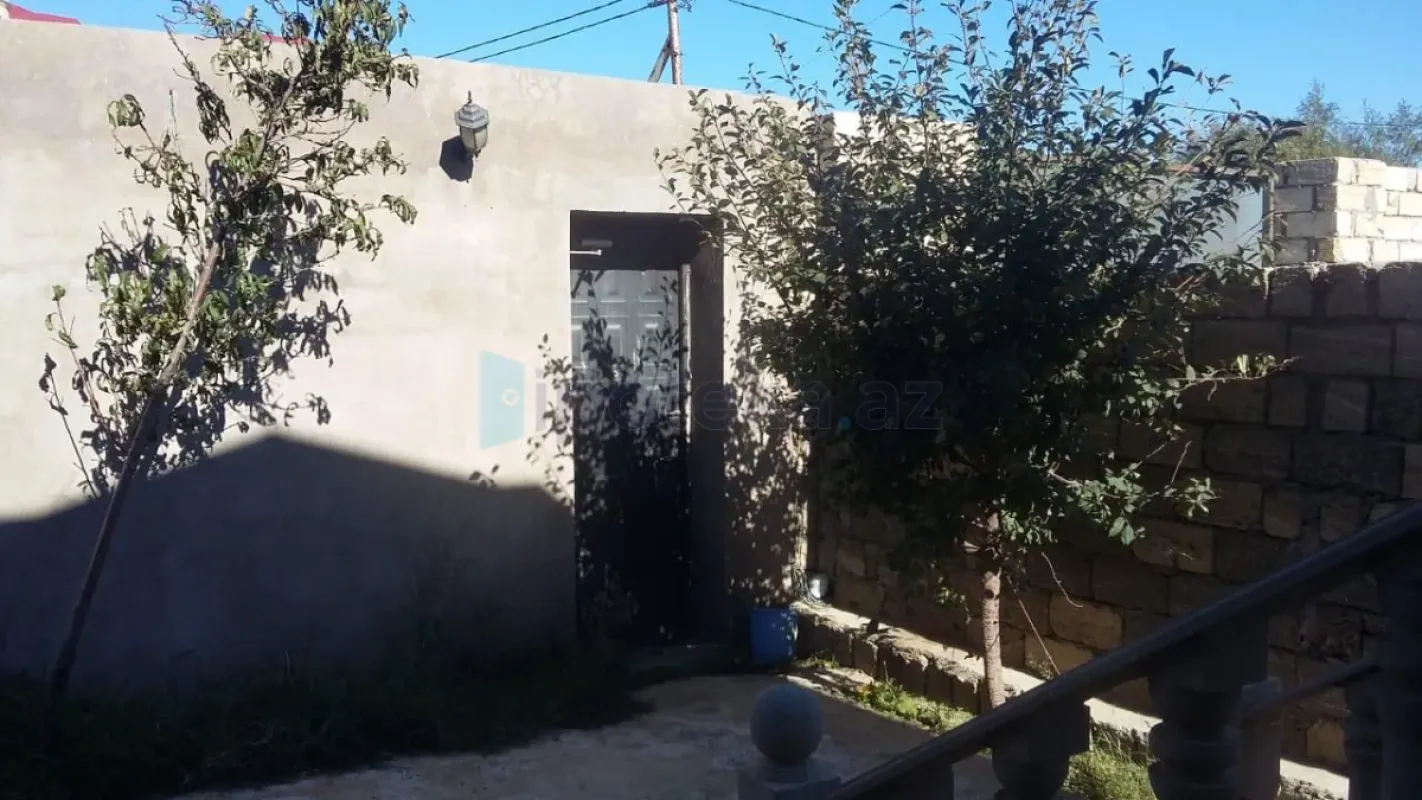 Satılır 4 otaqlı həyət evi 200 m²