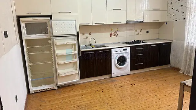 Satılır 4 otaqlı həyət evi 200 m²