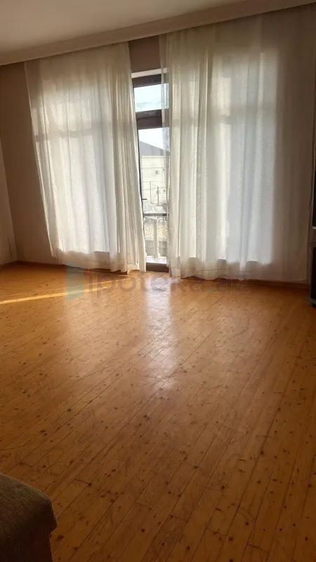 Satılır 4 otaqlı həyət evi 200 m²