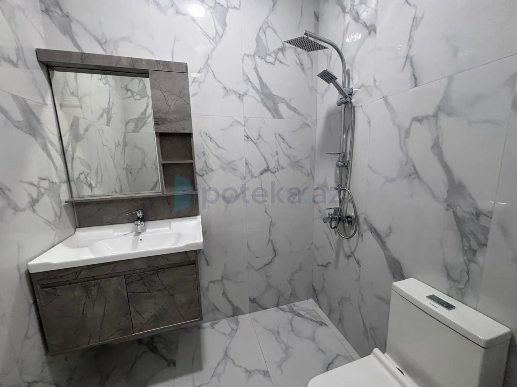 Satılır 3 otaqlı mənzil 155 m²
