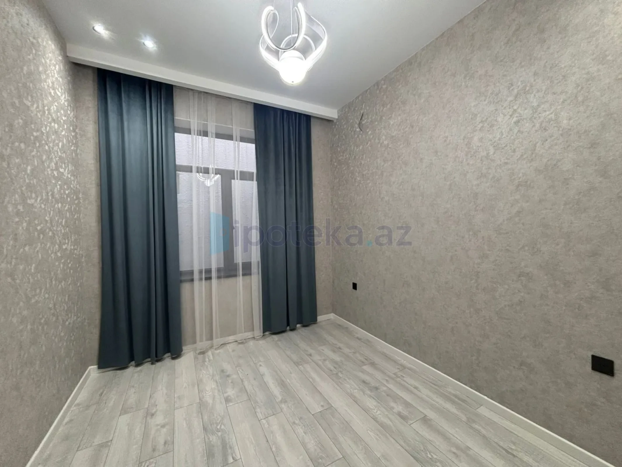 Satılır 3 otaqlı mənzil 155 m²