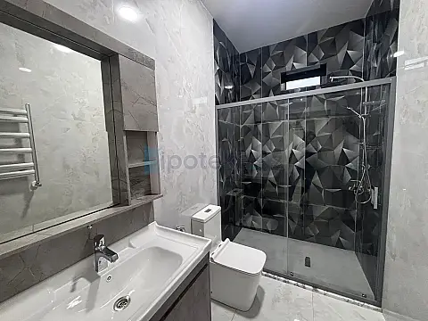 Satılır 3 otaqlı mənzil 155 m²