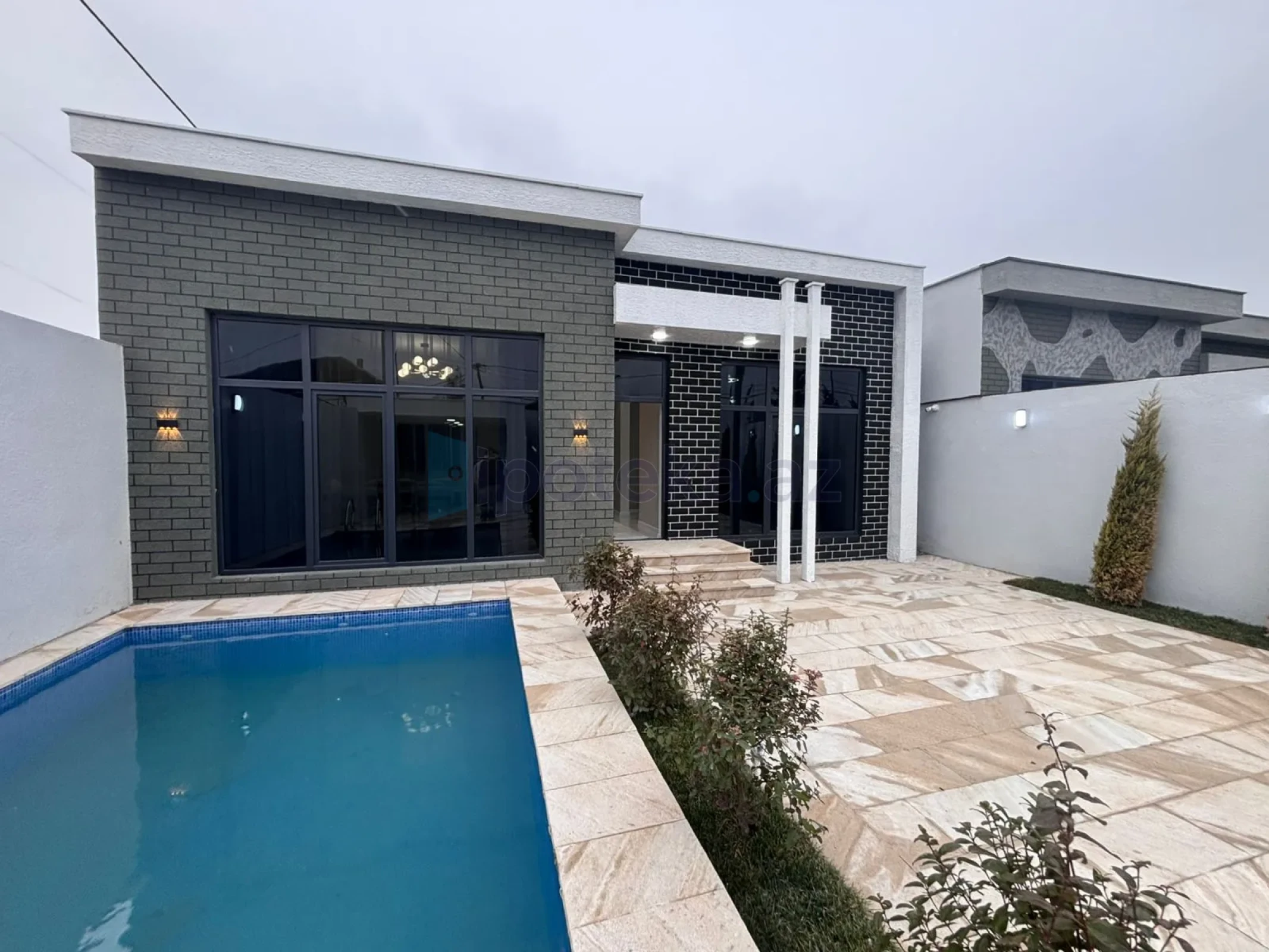 Satılır 3 otaqlı mənzil 155 m²