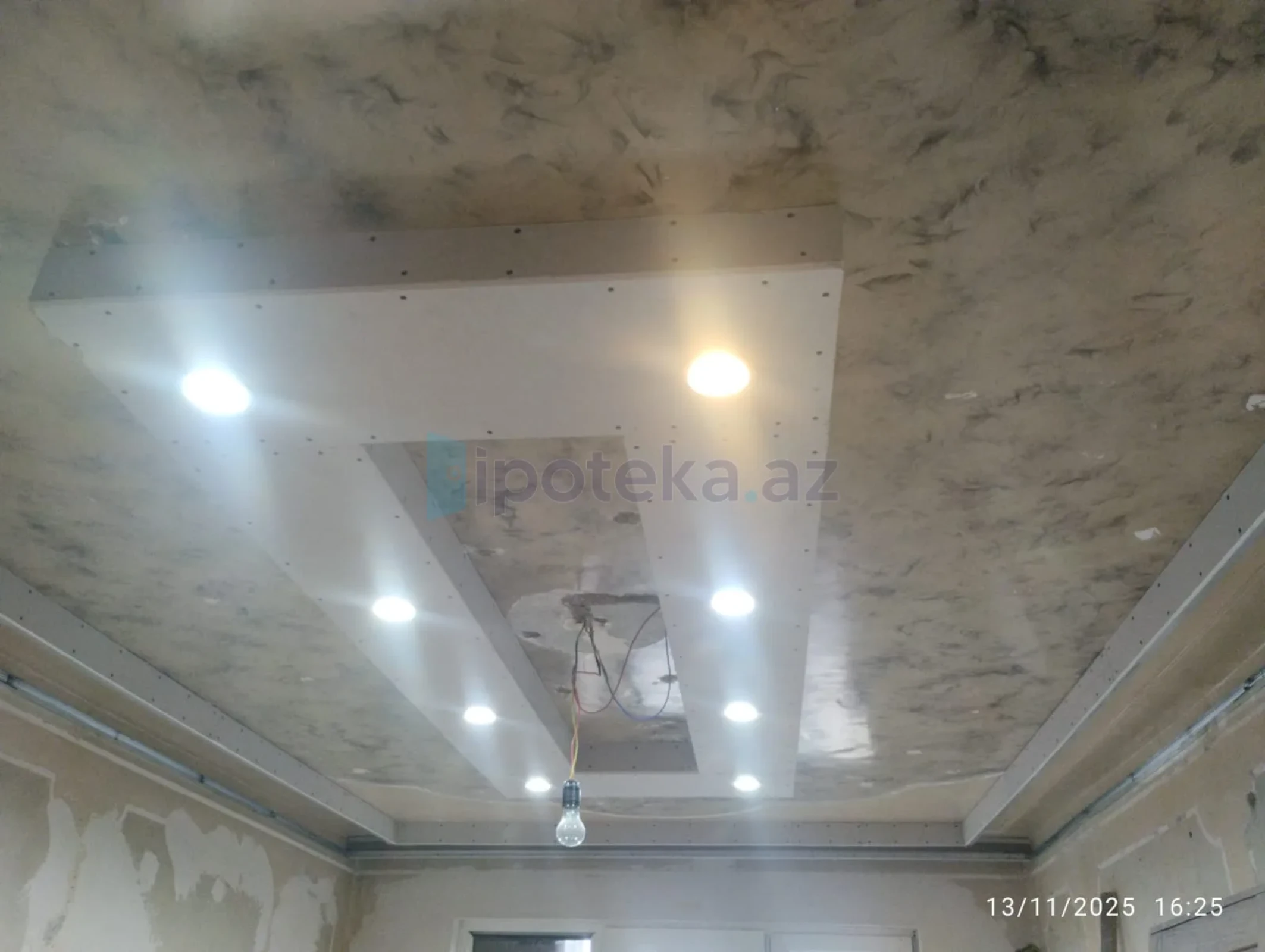 Satılır 2 otaqlı köhnə tikili 60 m²