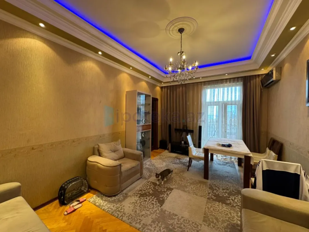 Satılır 2 otaqlı köhnə tikili 60 m²