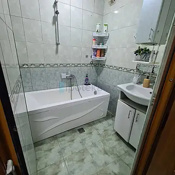 Satılır 4 otaqlı köhnə tikili 105 m²
