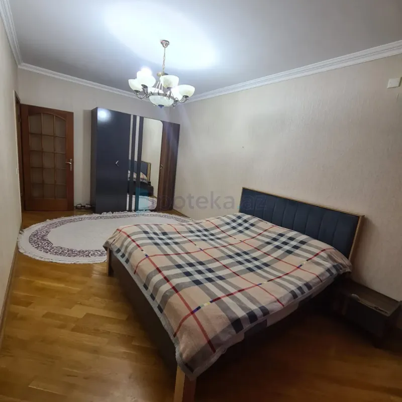 Satılır 4 otaqlı köhnə tikili 105 m²