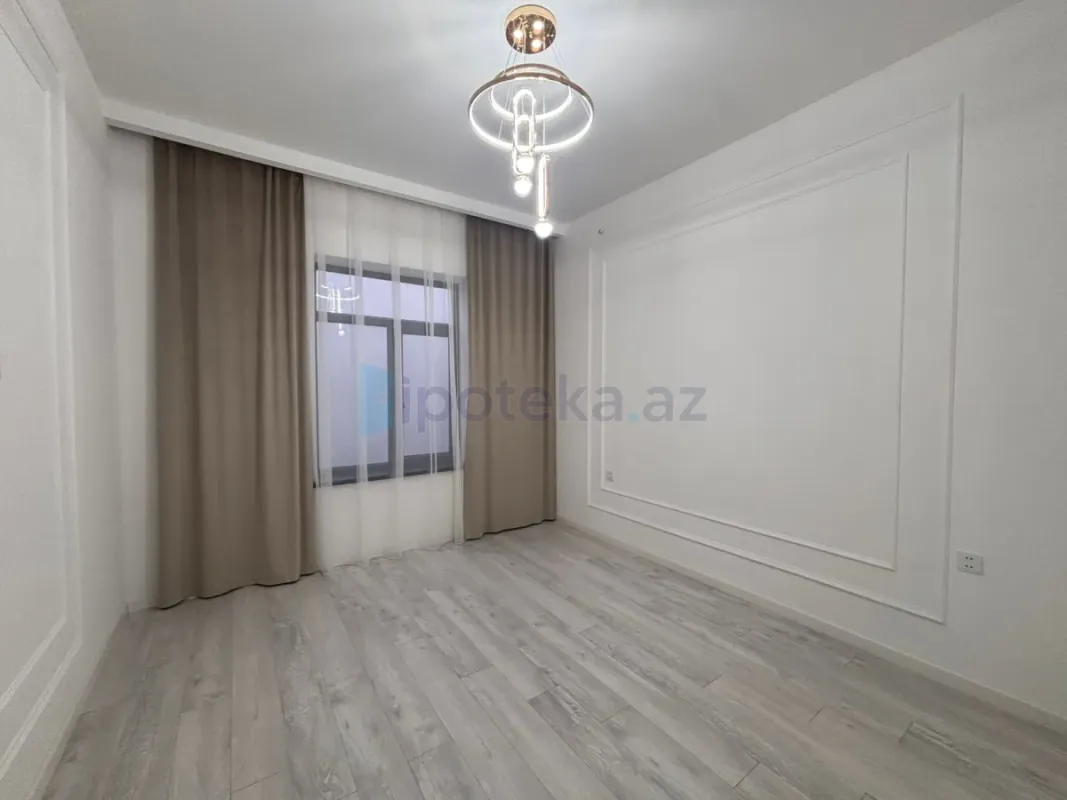 Satılır 4 otaqlı mənzil 180 m²