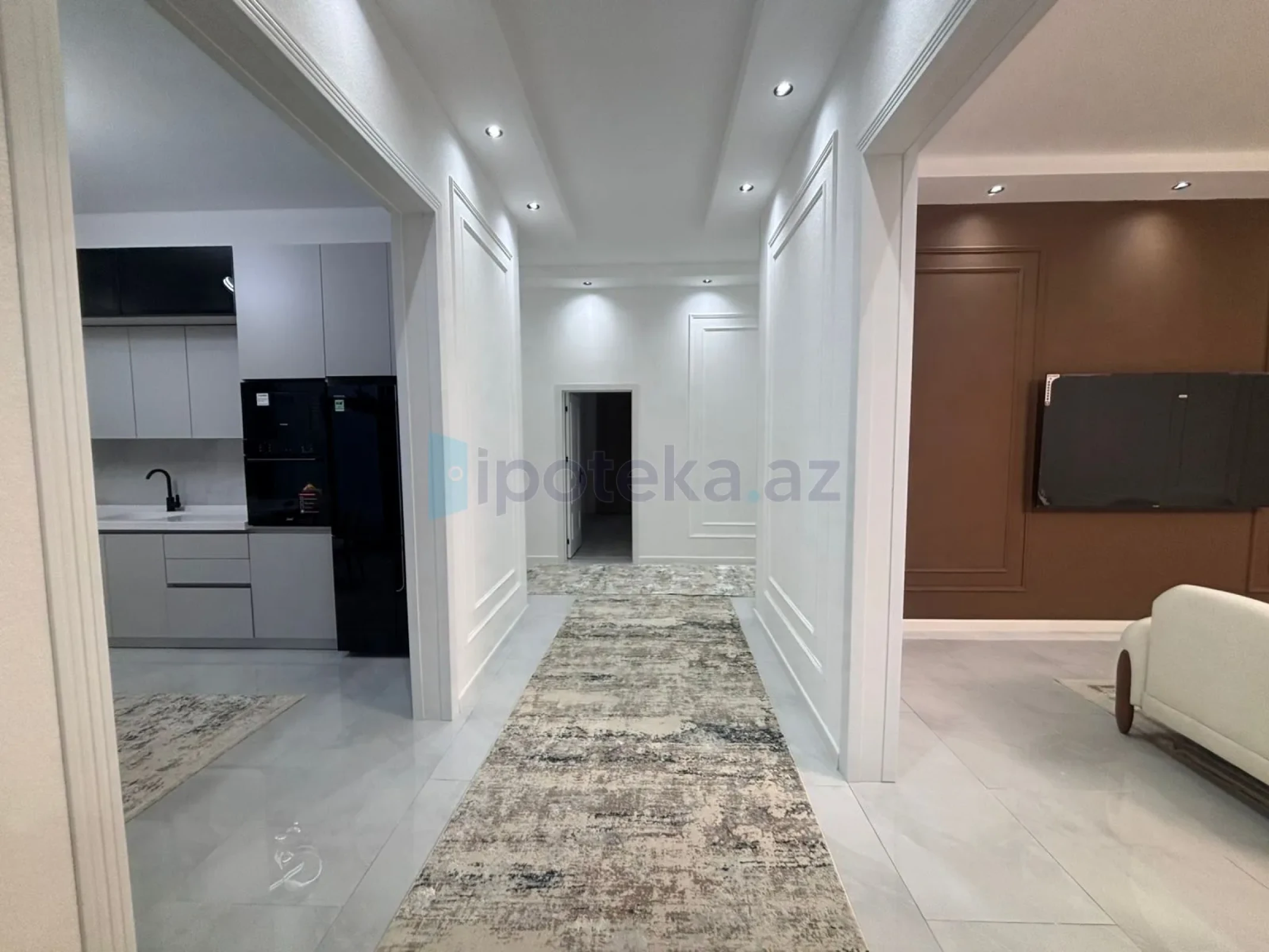 Satılır 4 otaqlı mənzil 180 m²