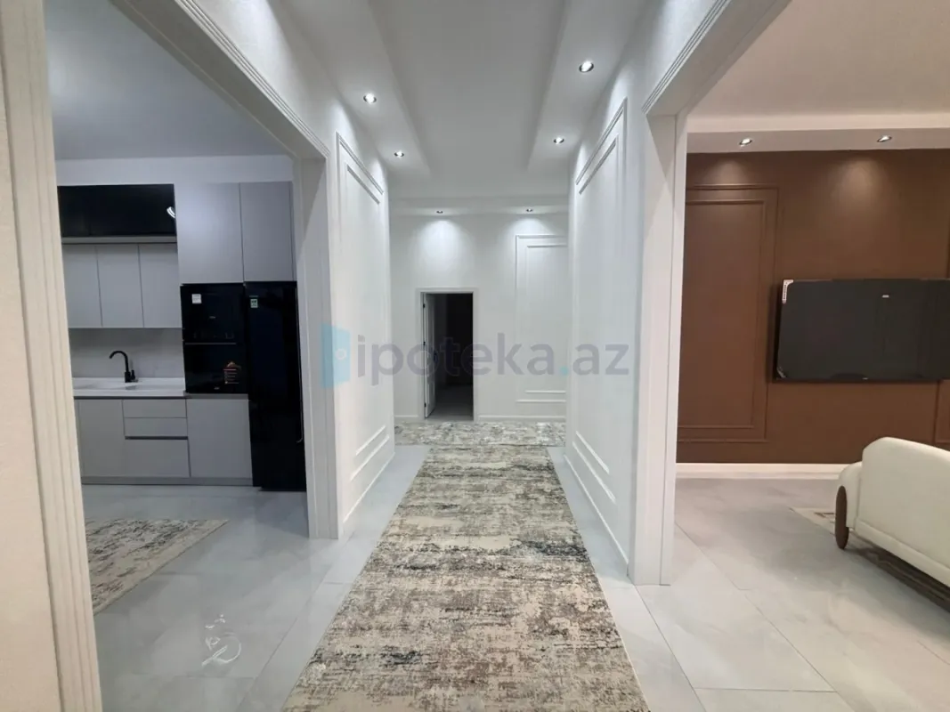 Satılır 4 otaqlı mənzil 180 m²