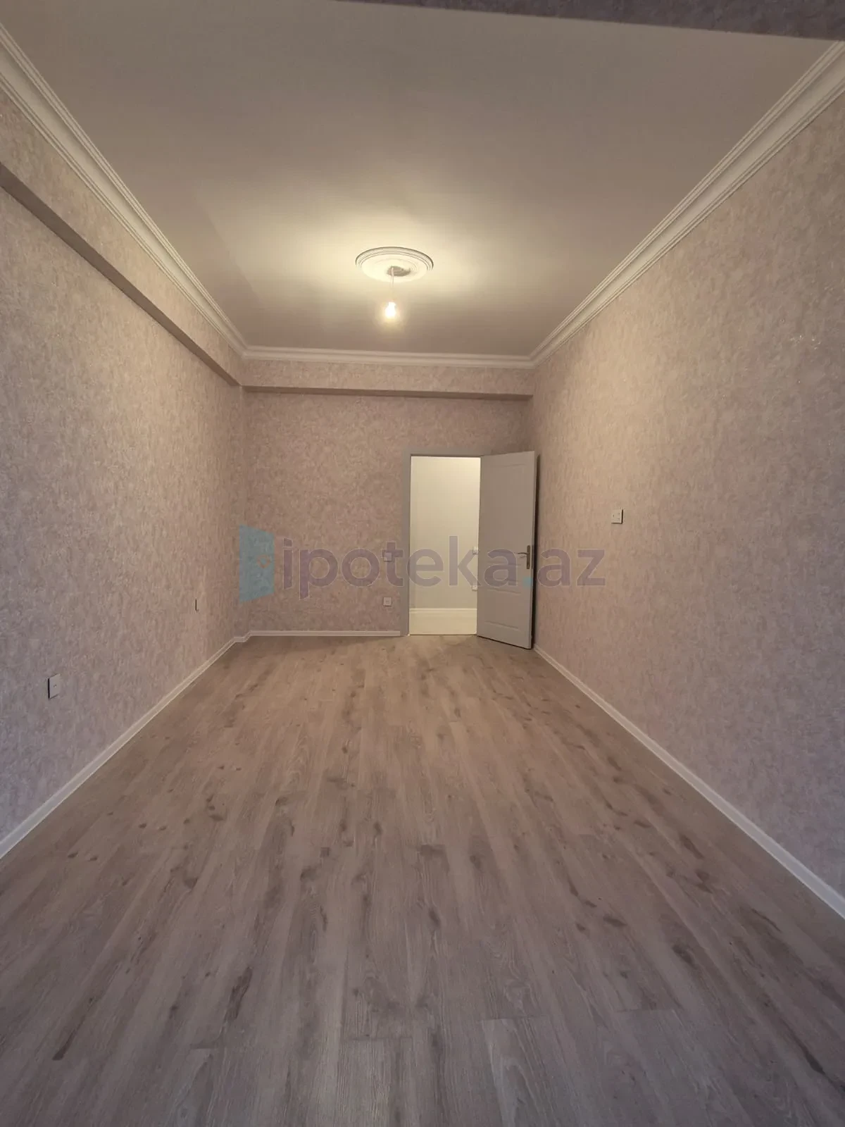 Satılır 2 otaqlı yeni tikili 76 m²