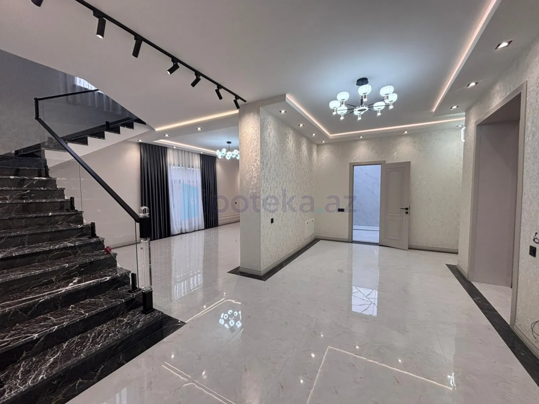 Satılır 8 otaqlı mənzil 350 m²