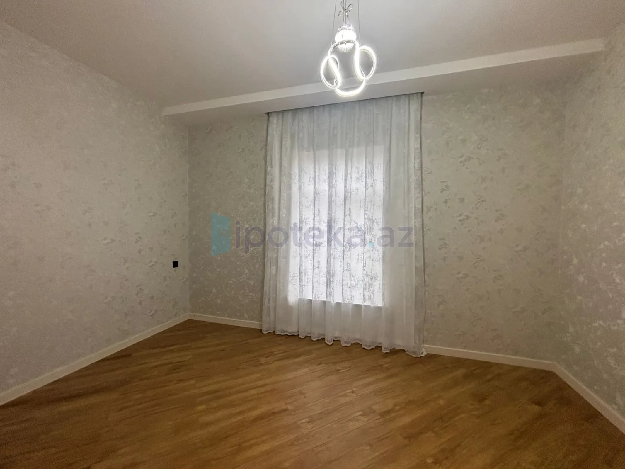 Satılır 8 otaqlı mənzil 350 m²