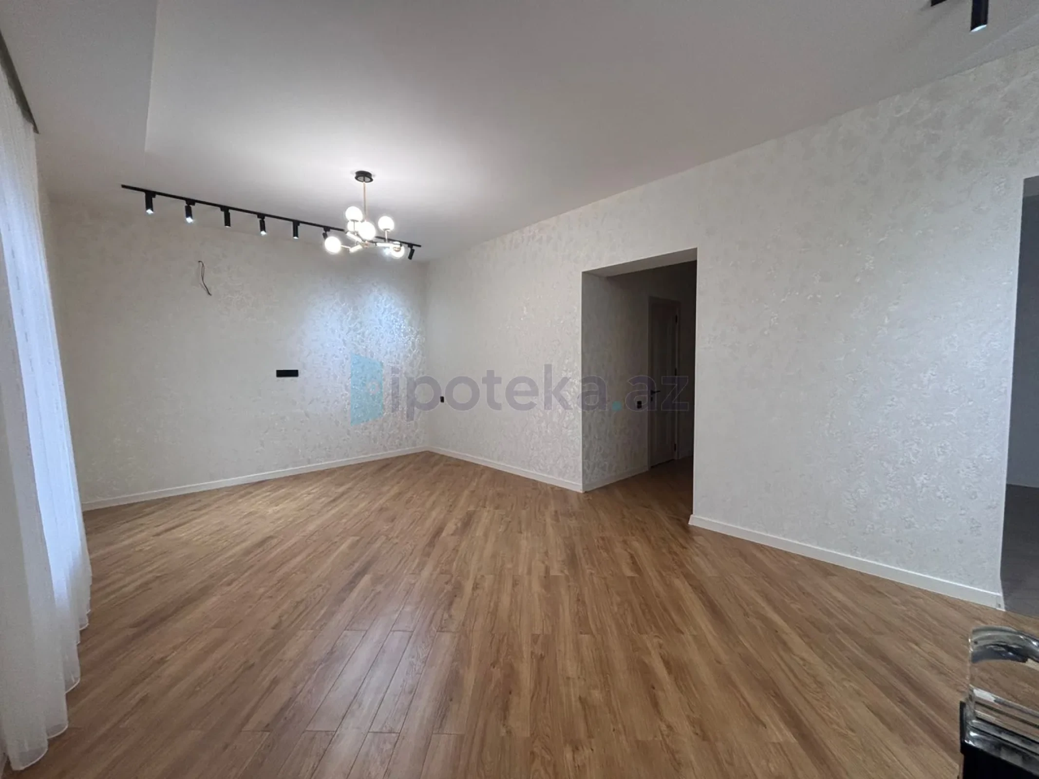 Satılır 8 otaqlı mənzil 350 m²
