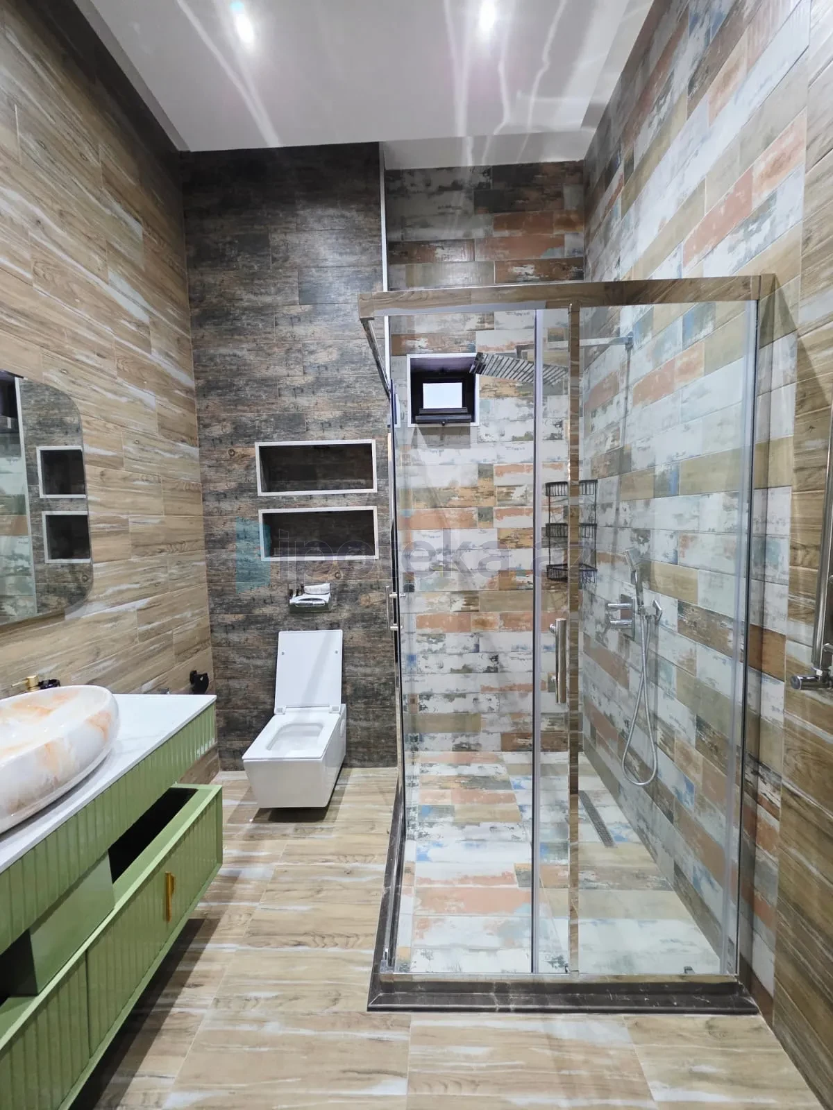 Satılır 5 otaqlı mənzil 220 m²