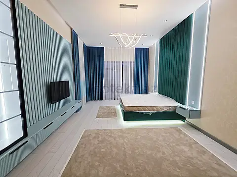 Satılır 5 otaqlı mənzil 220 m²