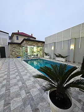 Satılır 5 otaqlı mənzil 220 m²