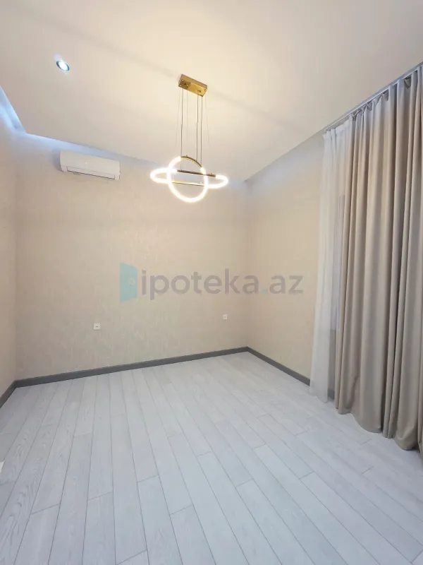 Satılır 5 otaqlı mənzil 220 m²