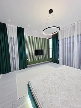 Satılır 5 otaqlı mənzil 220 m²