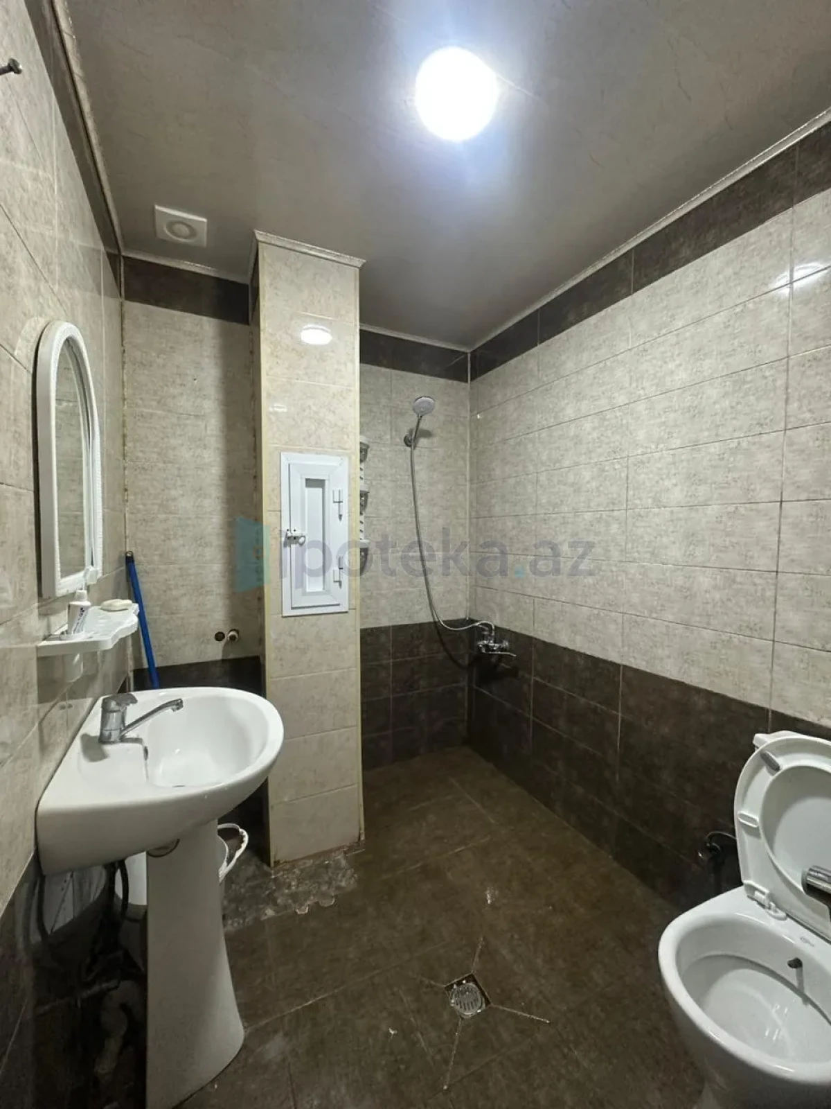 Satılır 2 otaqlı köhnə tikili 60 m²