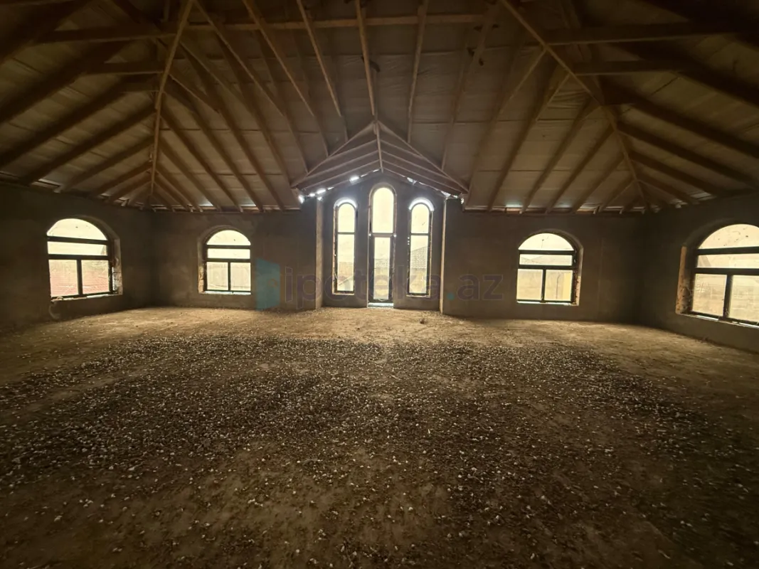 Satılır 11 otaqlı həyət evi 500 m²