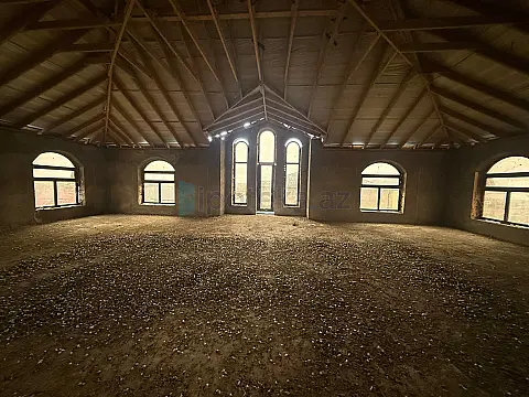 Satılır 11 otaqlı həyət evi 500 m²