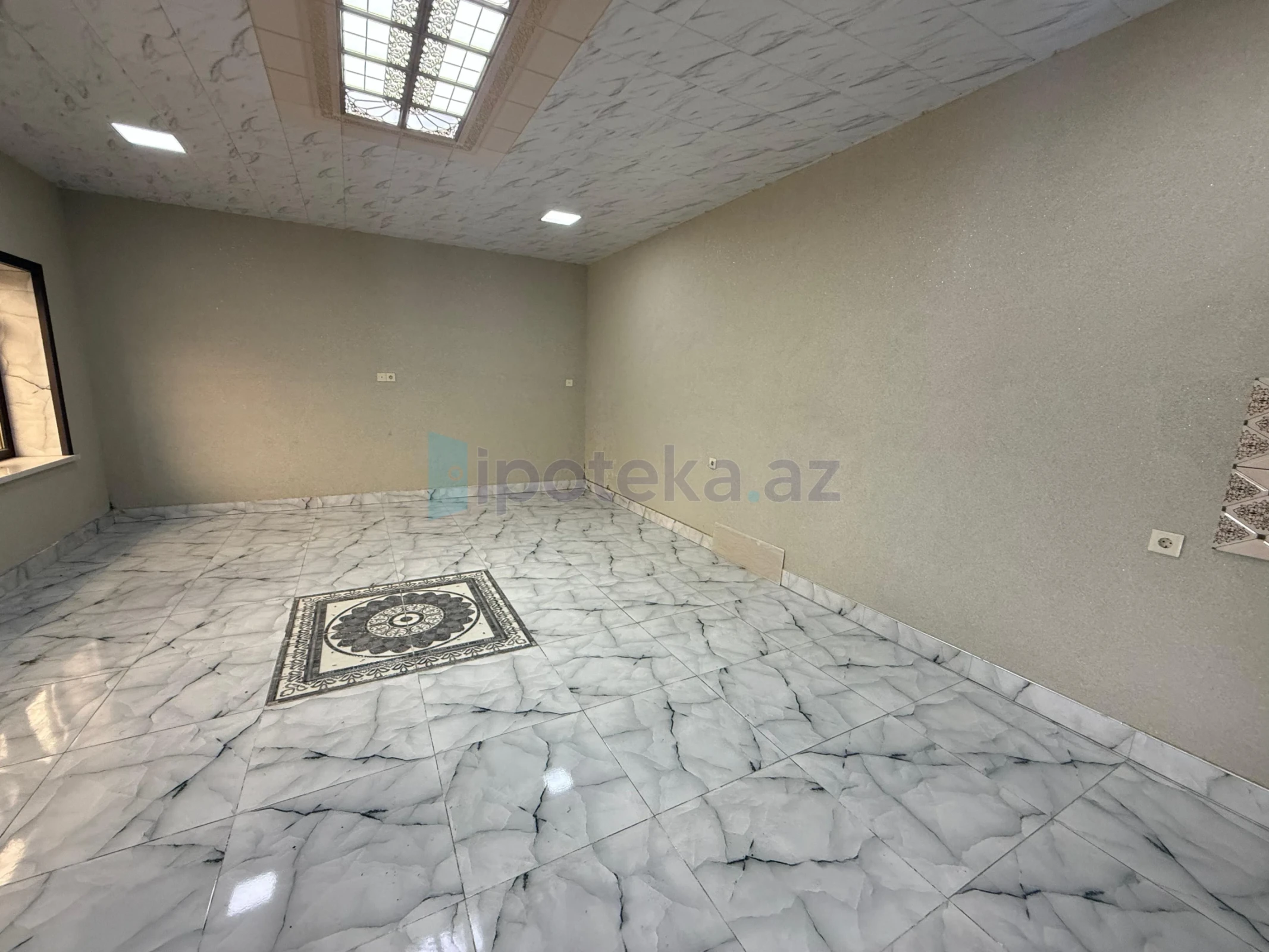 Satılır 11 otaqlı həyət evi 500 m²