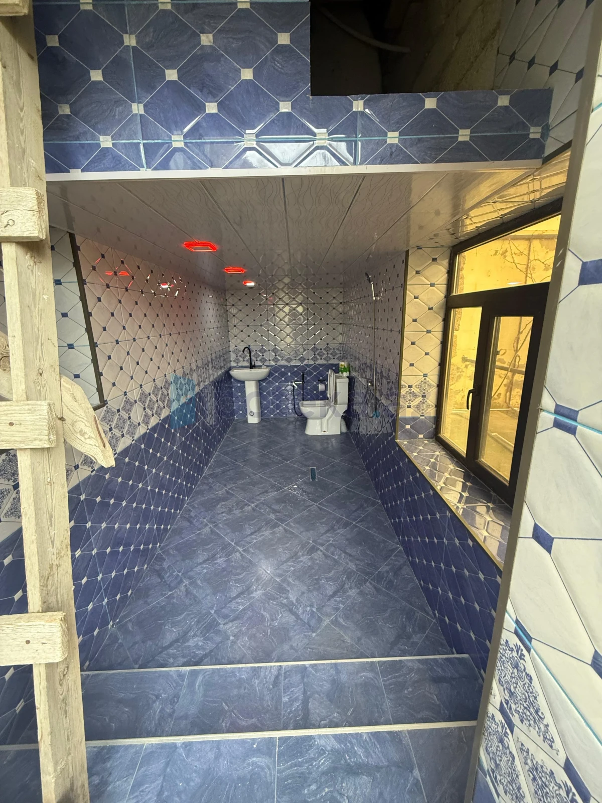 Satılır 11 otaqlı həyət evi 500 m²