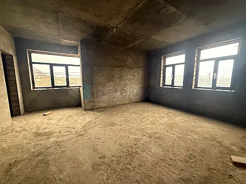 Satılır 11 otaqlı həyət evi 500 m²