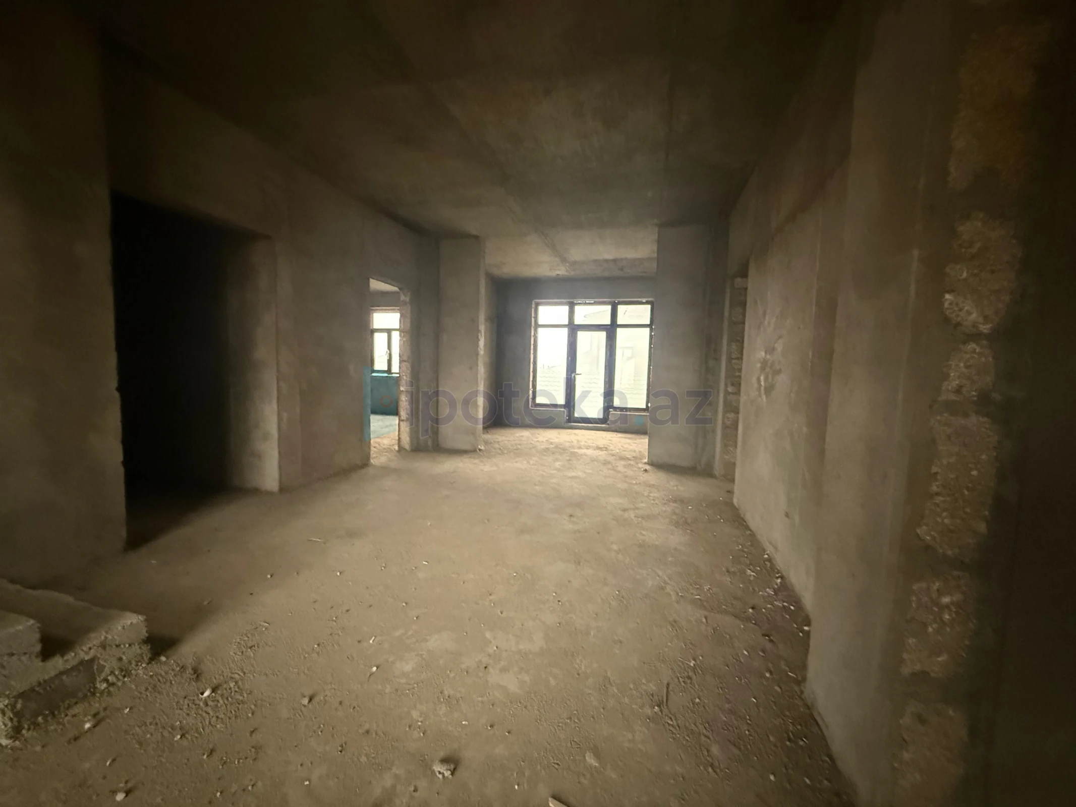 Satılır 11 otaqlı həyət evi 500 m²