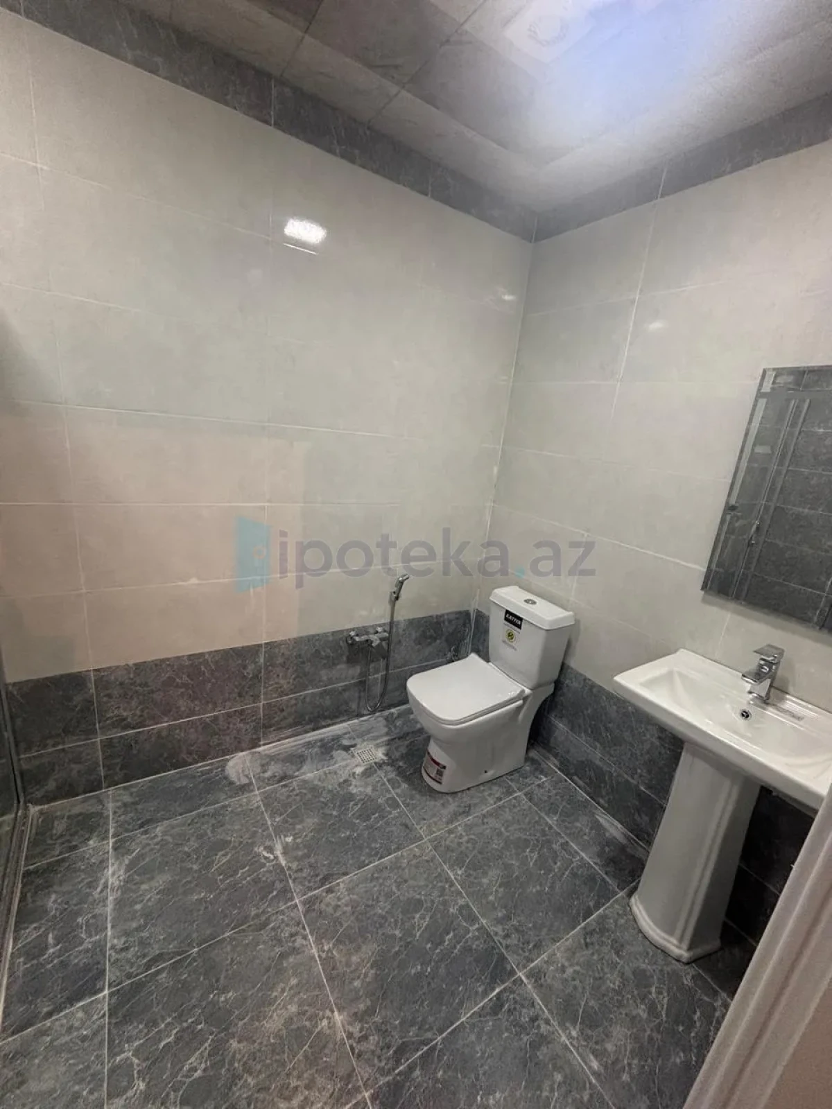 Satılır 2 otaqlı yeni tikili 81 m²