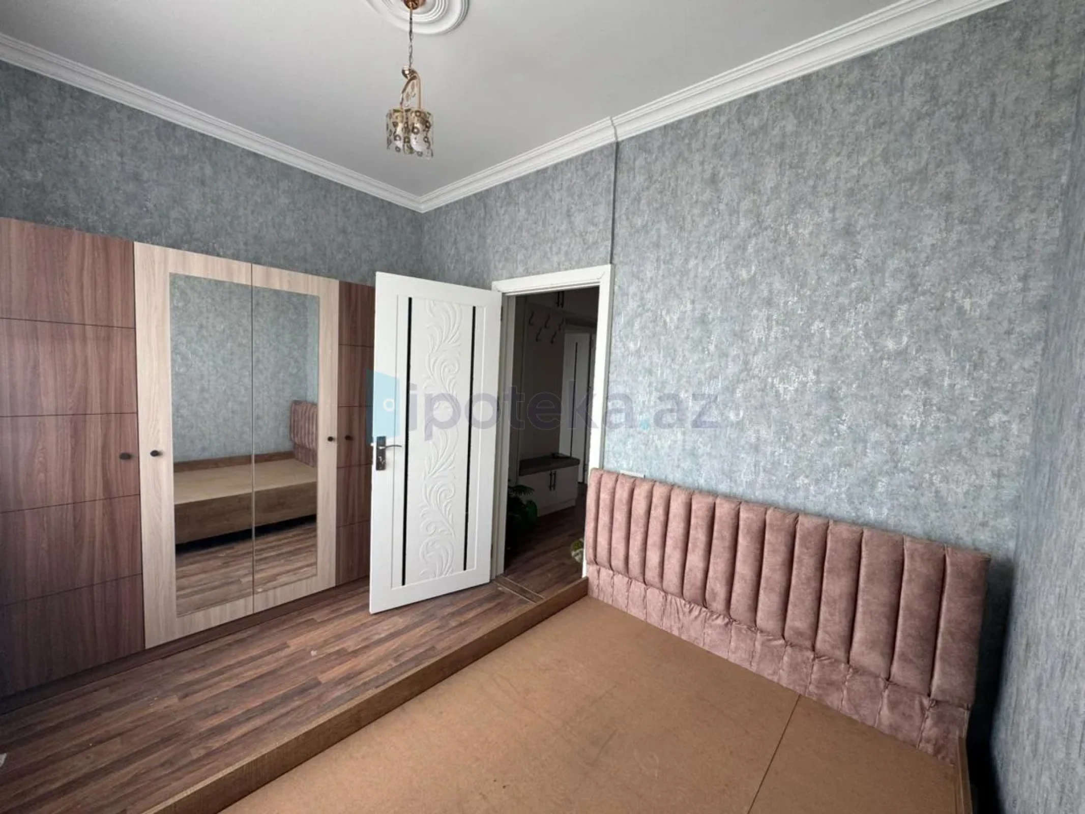 Satılır 2 otaqlı köhnə tikili 45 m²