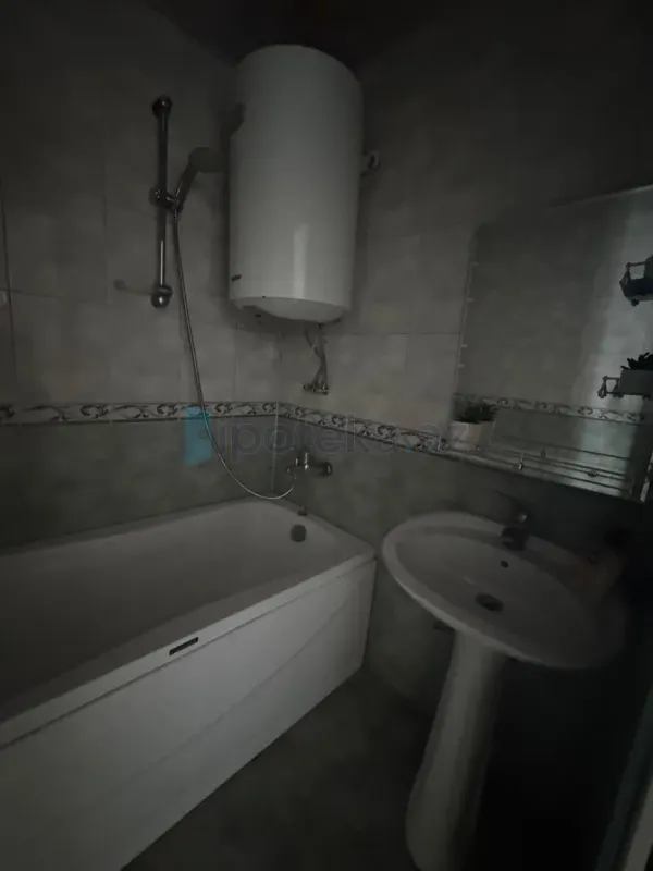 Satılır 2 otaqlı köhnə tikili 45 m²