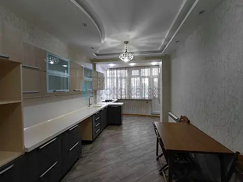 Satılır 4 otaqlı yeni tikili 127 m²