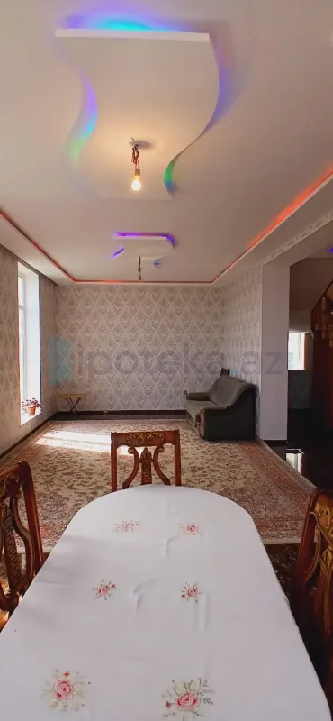 Satılır 5 otaqlı həyət evi 220 m²