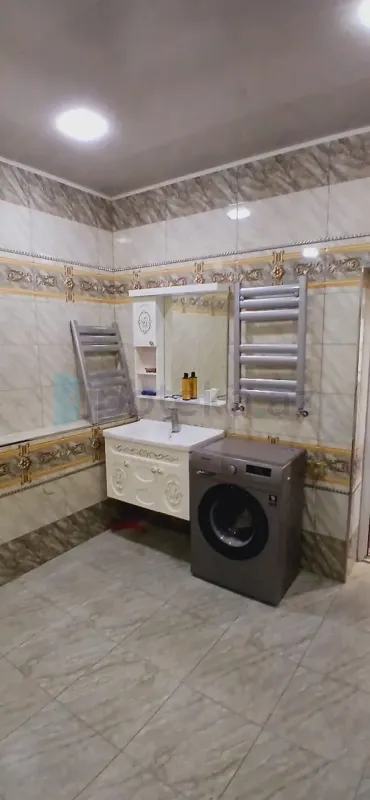 Satılır 5 otaqlı həyət evi 220 m²