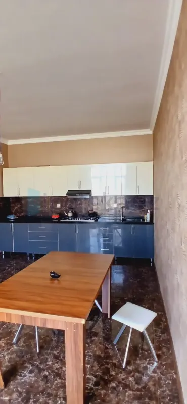 Satılır 5 otaqlı həyət evi 220 m²