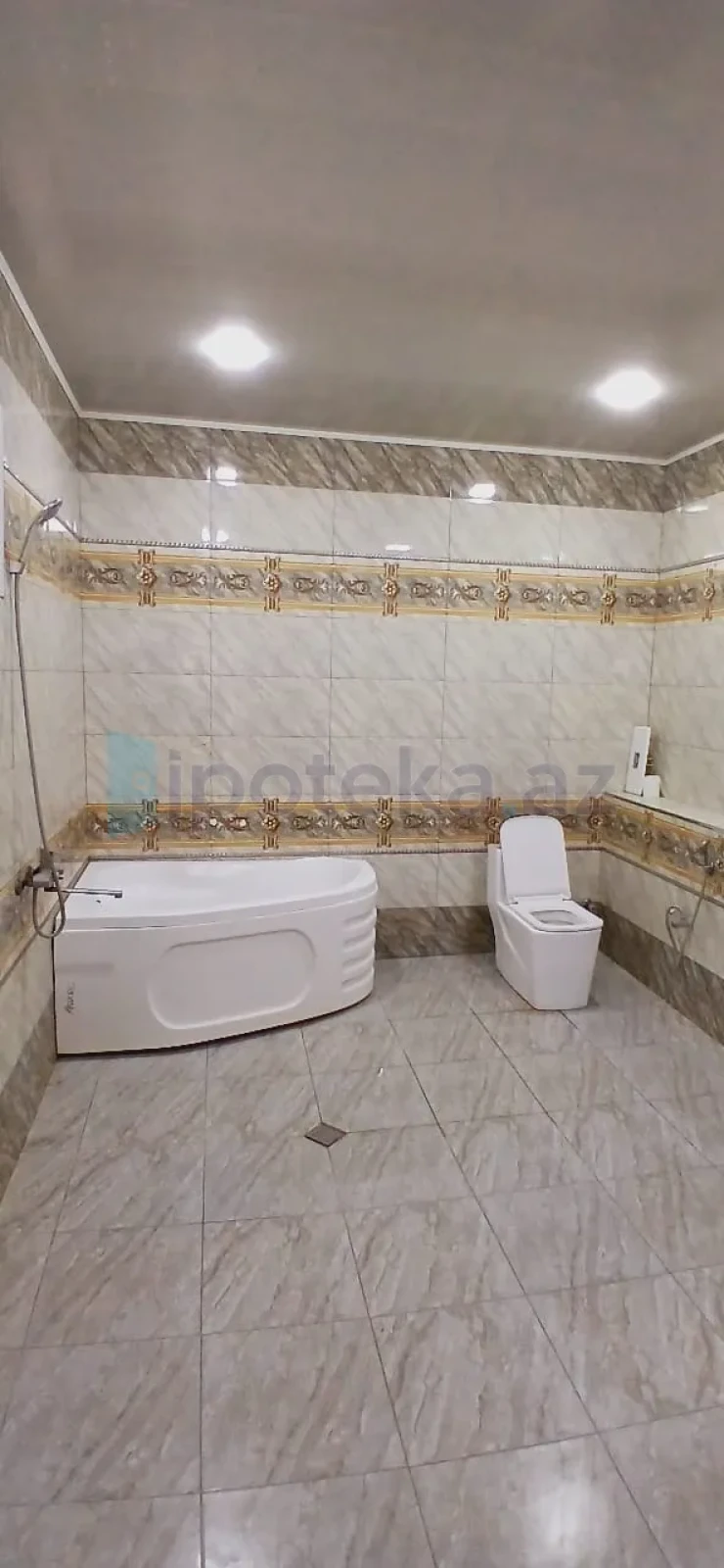 Satılır 5 otaqlı həyət evi 220 m²