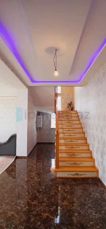 Satılır 5 otaqlı həyət evi 220 m²