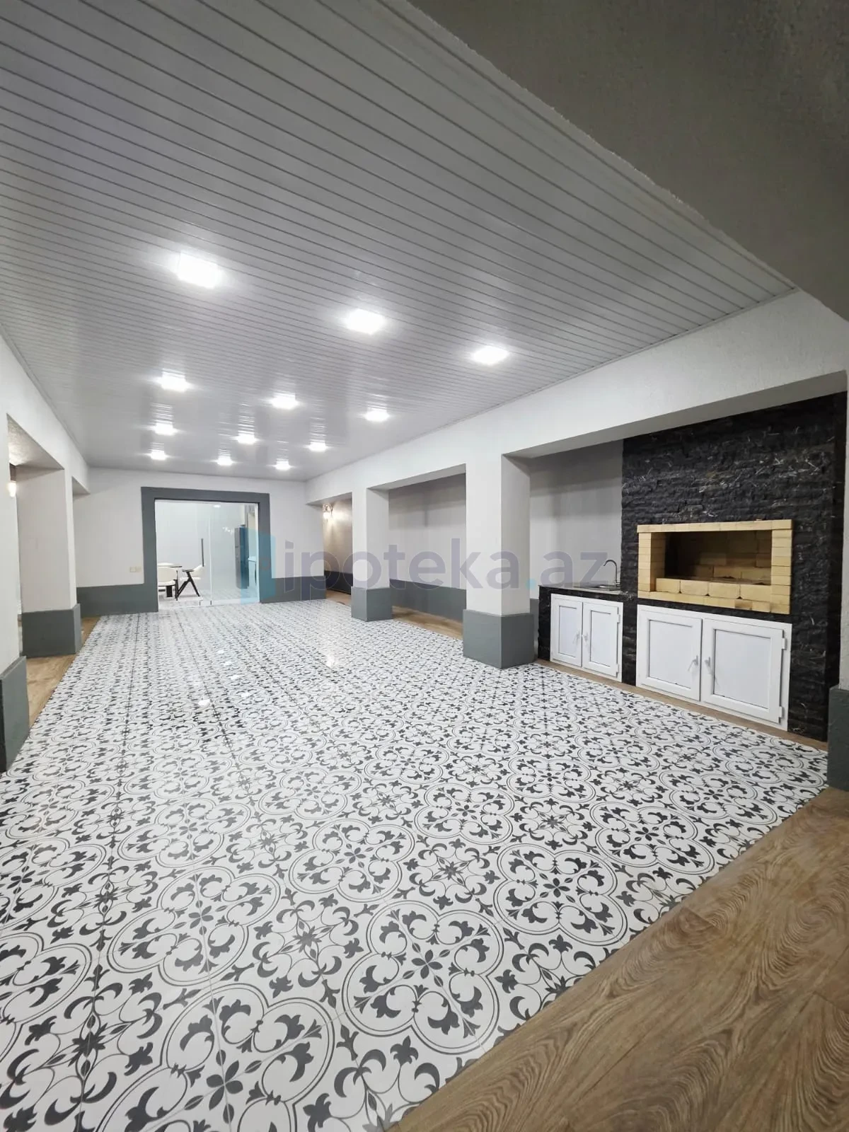 Satılır 5 otaqlı mənzil 260 m²