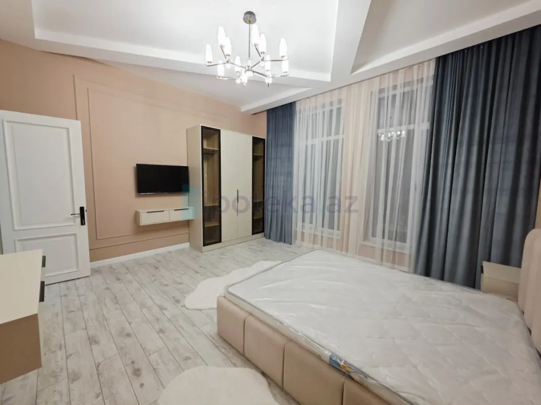 Satılır 5 otaqlı mənzil 260 m²