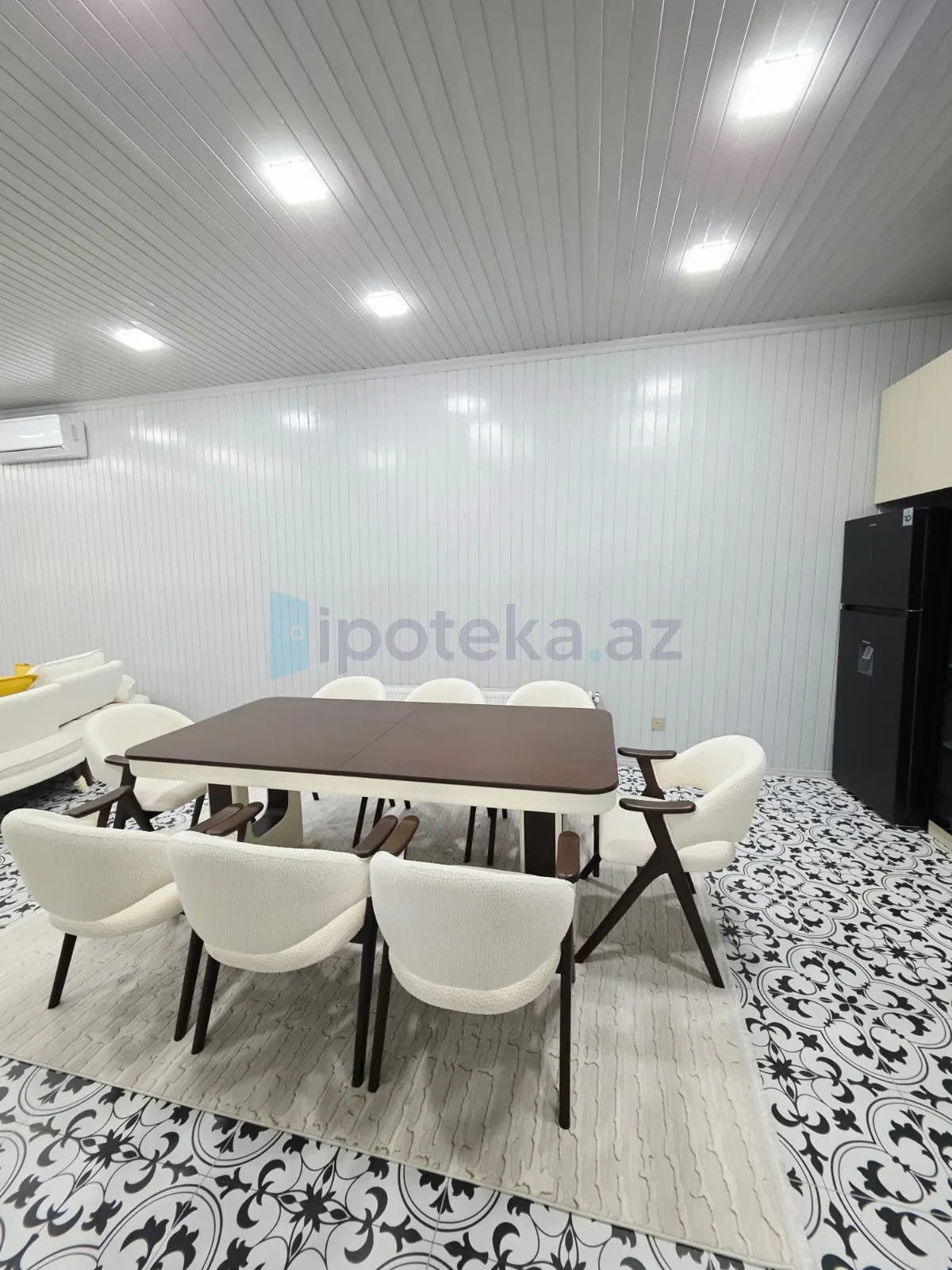 Satılır 5 otaqlı mənzil 260 m²