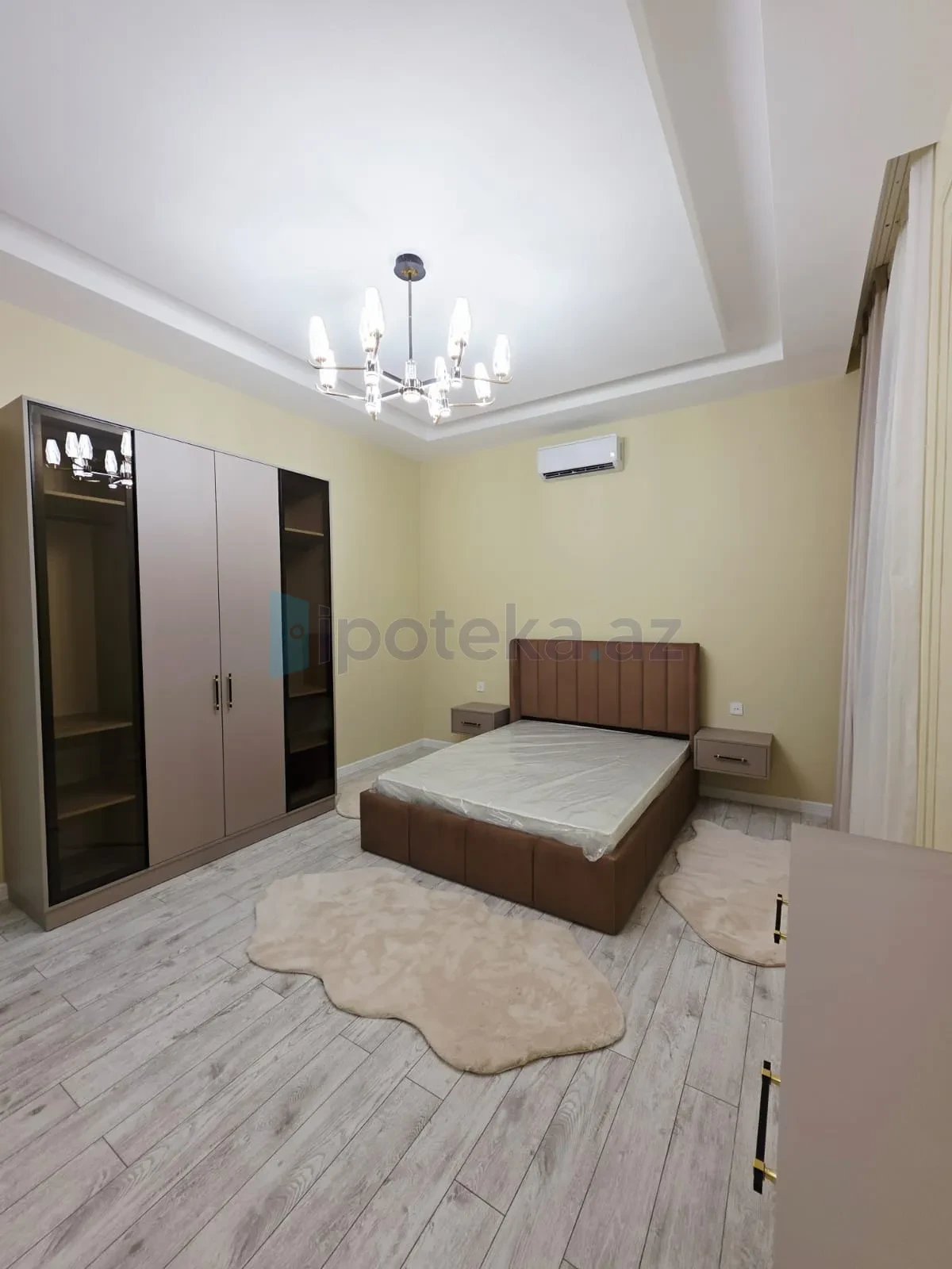Satılır 5 otaqlı mənzil 260 m²