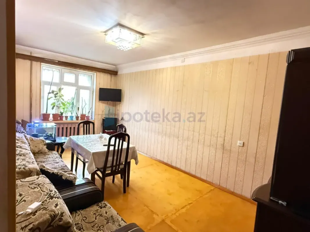 Satılır 2 otaqlı köhnə tikili 50 m²