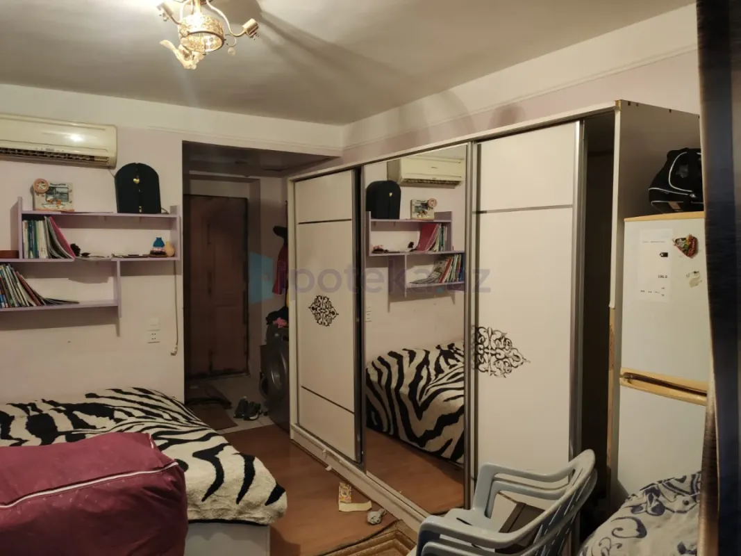 Satılır 1 otaqlı köhnə tikili 28 m²